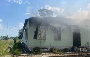 В результате российского обстрела на станции Одноробовка произошел масштабный пожар, рассказали в прокуратуре Харьковской области