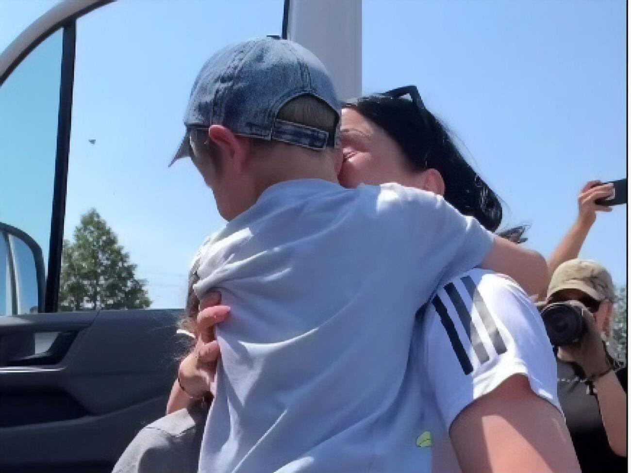 Діти не бачилися з матір'ю півтора року