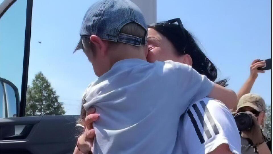 Діти не бачилися з матір'ю півтора року