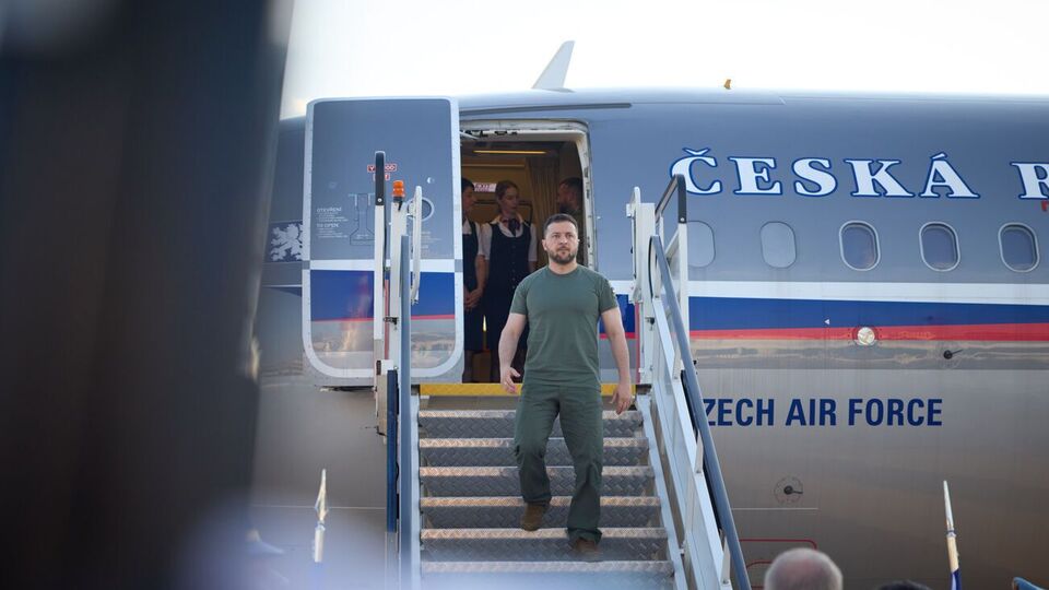 Зеленский прилетел в Чехию