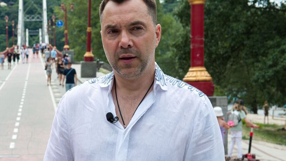 Арестович подчеркнул, что российские войска на оккупированной территории "хорошо закопались"