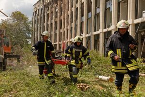 У Львові й далі шукають людей під завалами