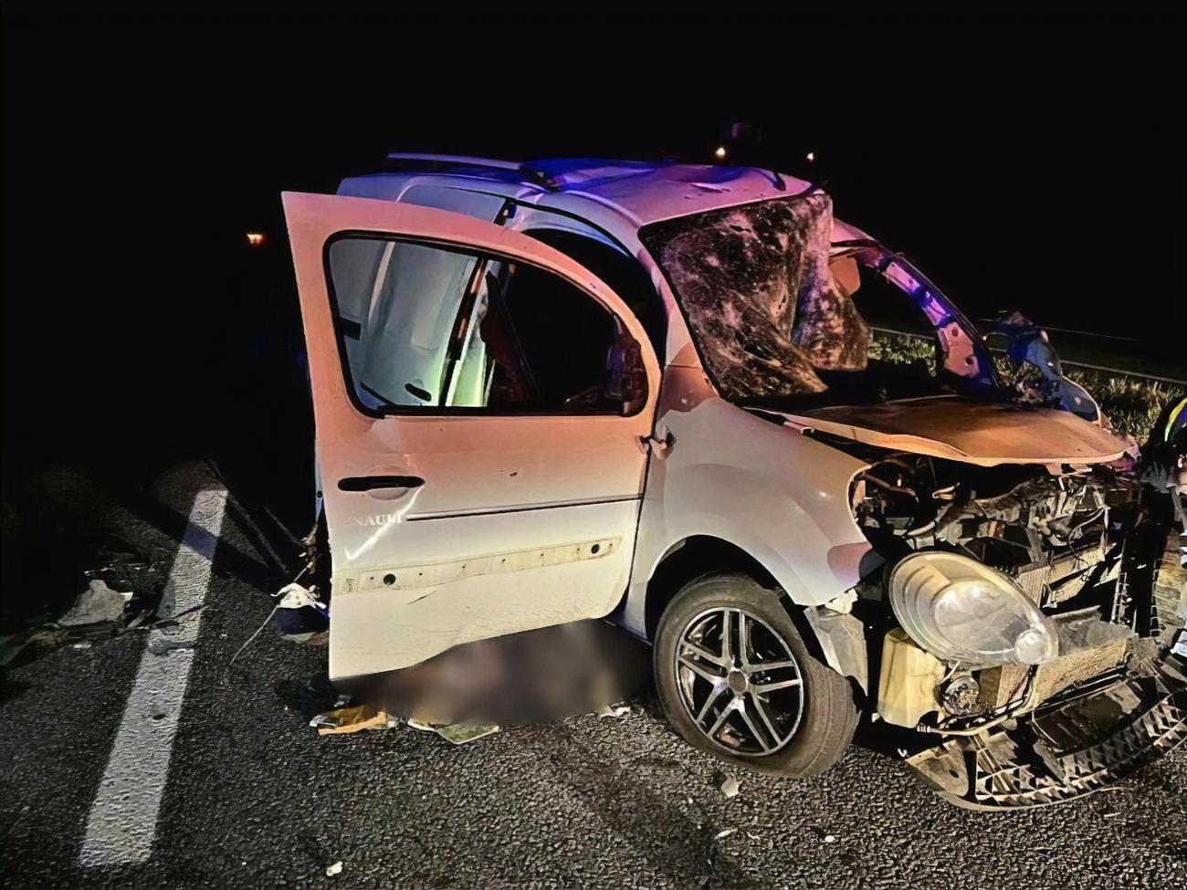 Уламки дрона впали на автомобіль, що їхав