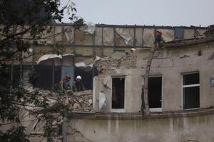 Рятувальники дістають із-під завалів тіло останньої загиблої, повідомив мер