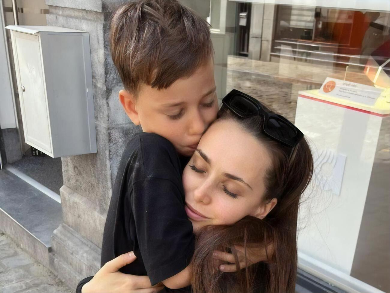 Мішина сама виховує сина