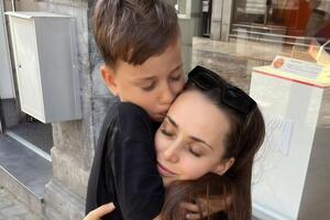 Мішина сама виховує сина