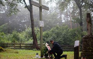 Моравецкий посетил кладбище, где похоронены жертвы Волынской трагедии