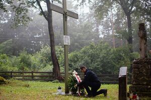 Моравецький відвідав цвинтар, де поховано жертв Волинської трагедії