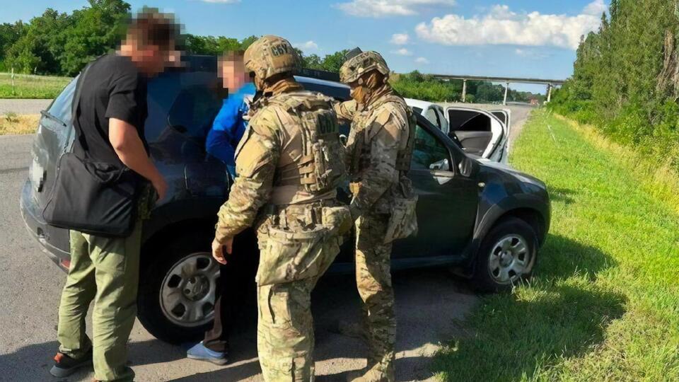 Контрразведчики Службы безопасности задержали фигуранта "на горячем", когда он фотографировал секретные документы