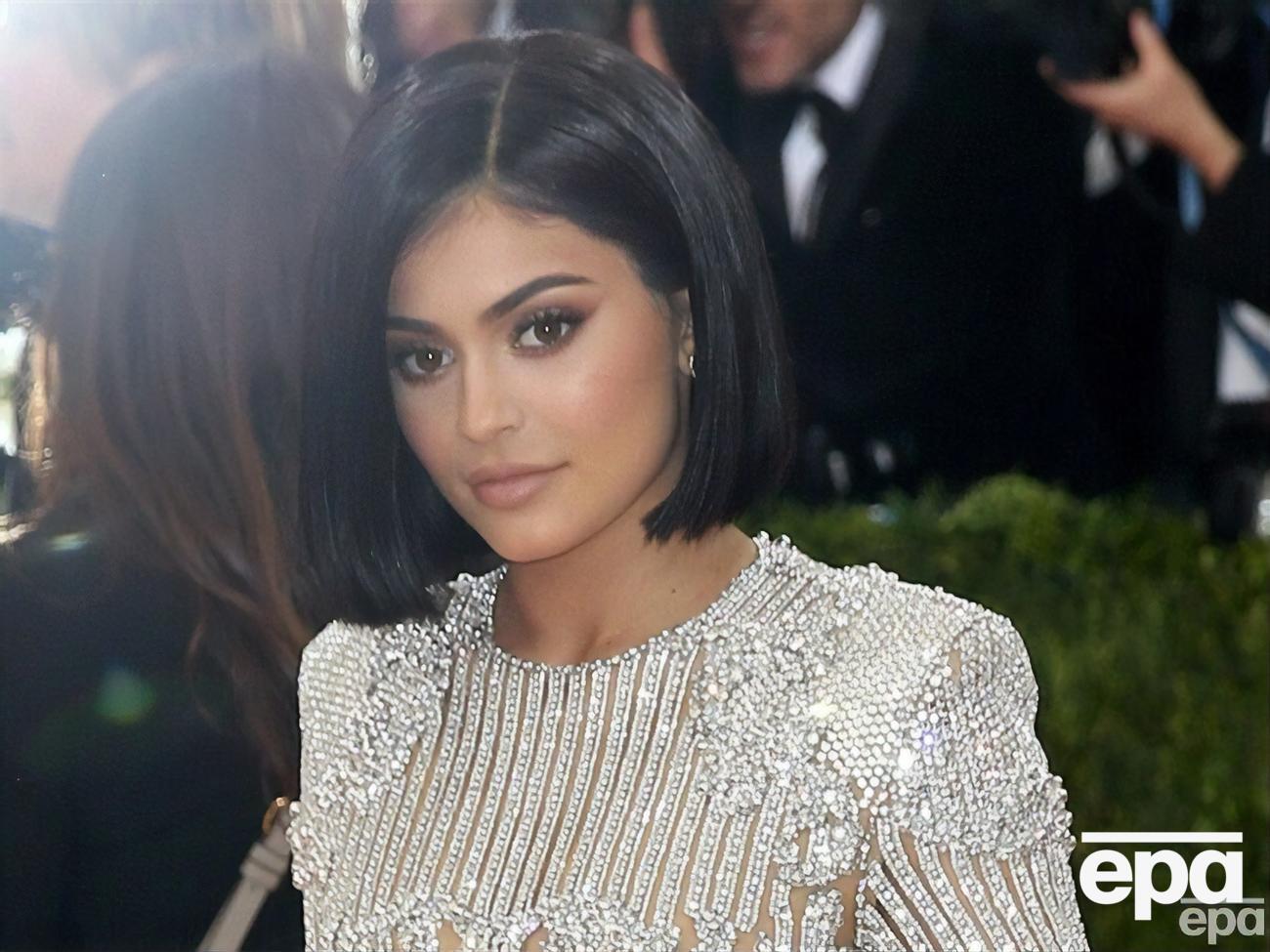 Дженнер купила для себя посуду украинского производства