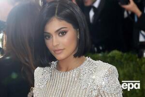 Дженнер купила для себя посуду украинского производства