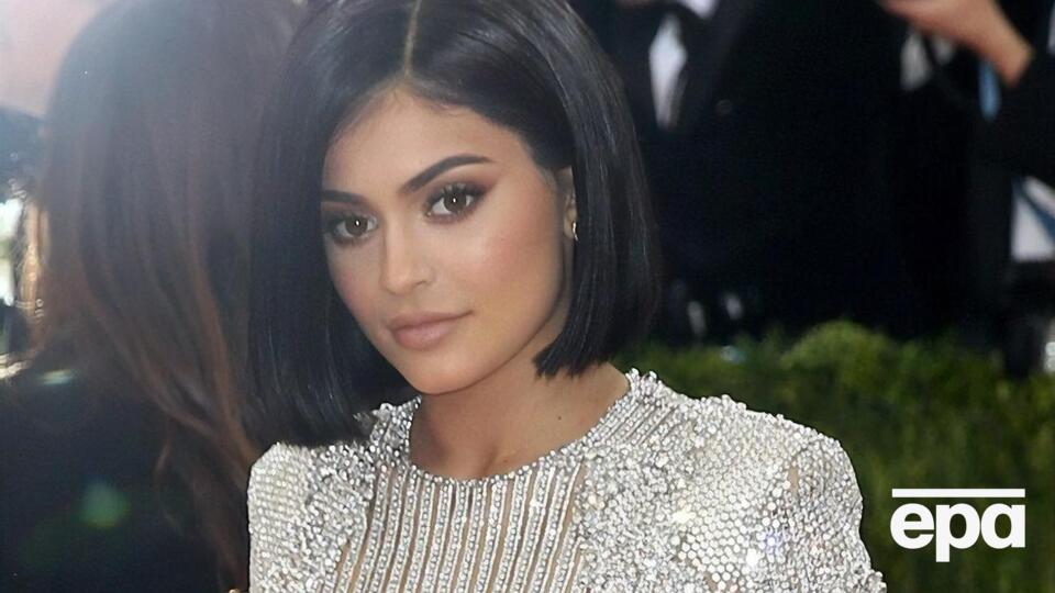 Дженнер купила для себя посуду украинского производства