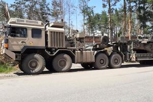 Німеччина передала Україні шість великовантажних тягачів