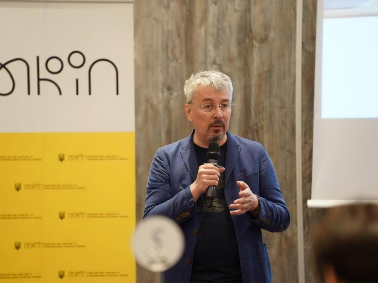 Ткаченко: Понад 1500 об'єктів культурної інфраструктури – переважно це клуби, бібліотеки – зазнали пошкоджень або зруйновані