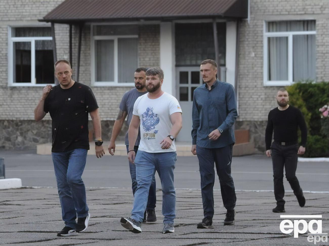 П'ятьох захисників Маріуполя привезли в Україну 8 липня