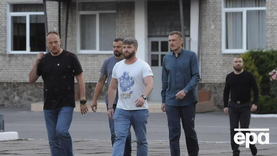 П'ятьох захисників Маріуполя привезли в Україну 8 липня