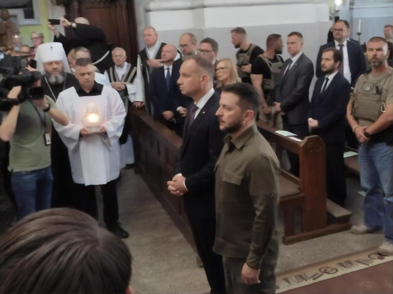 Зеленський і Дуда вирушили на службу в Кафедральний костел святих Петра і Павла