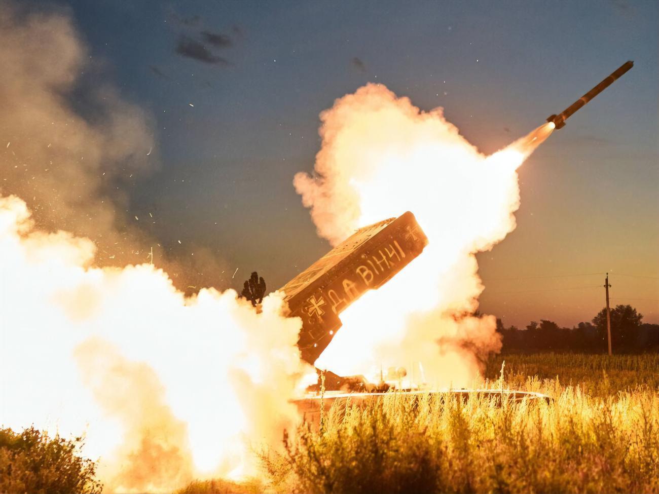 Военные показали трофейный "Солнцепек" за работой