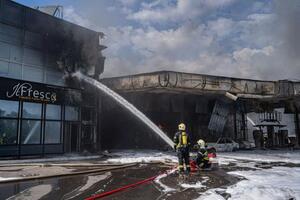 АЗС загорелась из-за того, что автомобиль врезался в заправочную колонку