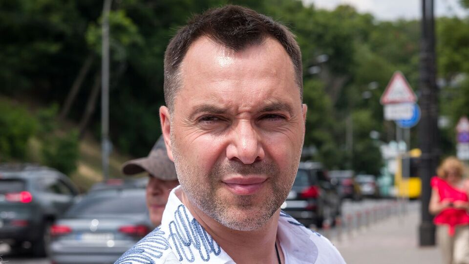 Арестович: Они уже вводят в бой оперативный резерв, а стратегического у них нет вообще. А мы еще не вводили даже оперативные резервы