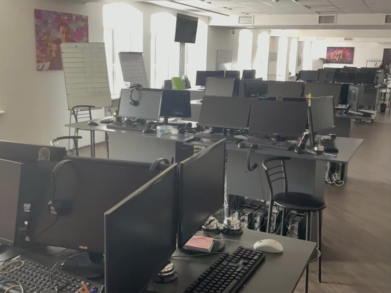 Тищенко заявил, что Семинский владеет зданием, в котором якобы размещалась "российская ботоферма"