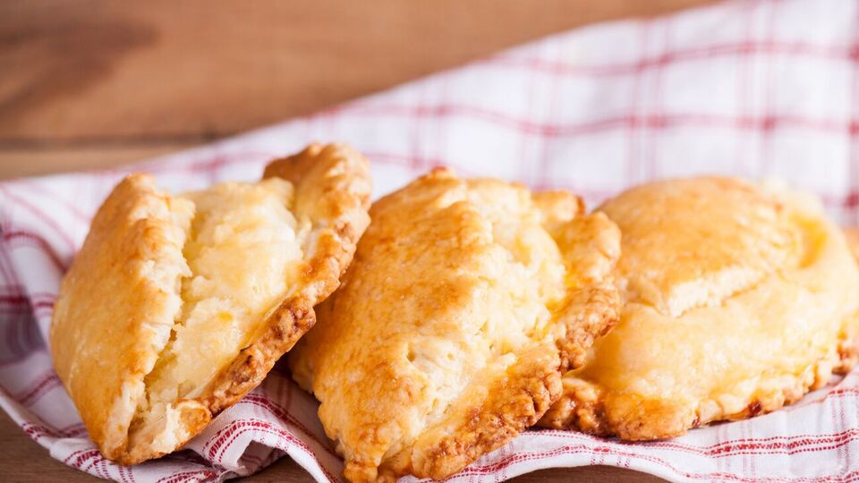 Сочники потрібно випікати в розігрітій до 200 ºС духовці приблизно 20 хвилин