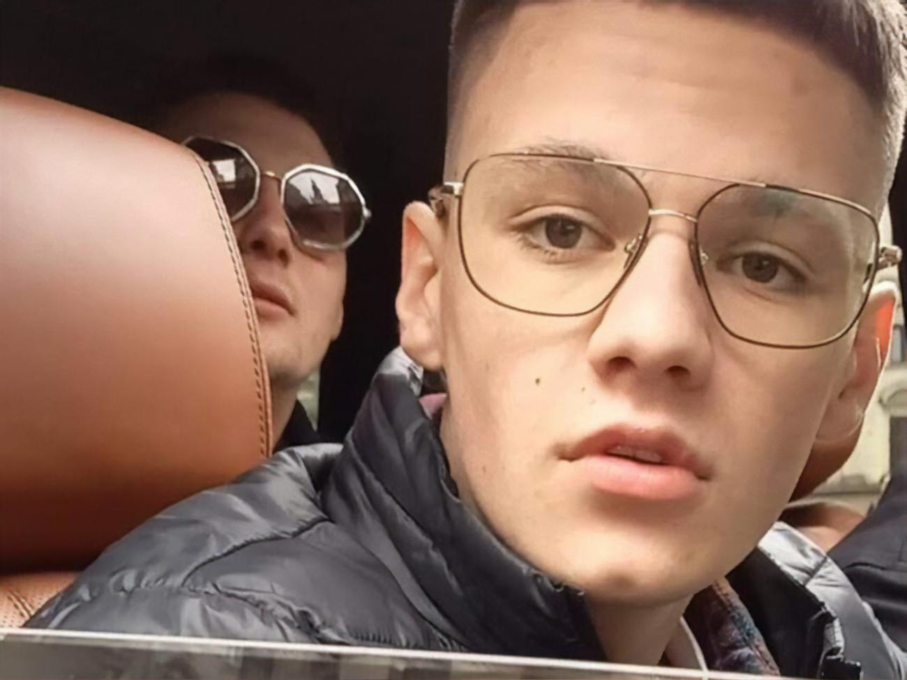 Зайцев (на переднем плане) ругался матом и пытался ударить прохожего. За это он наказан штрафом в 51 грн