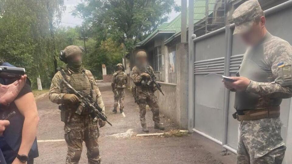 Работники военкоматов при посредничестве третьих лиц наладили схему выдачи справок о признании мужчин непригодными к военной службе по состоянию здоровья, отметили в ОГПУ