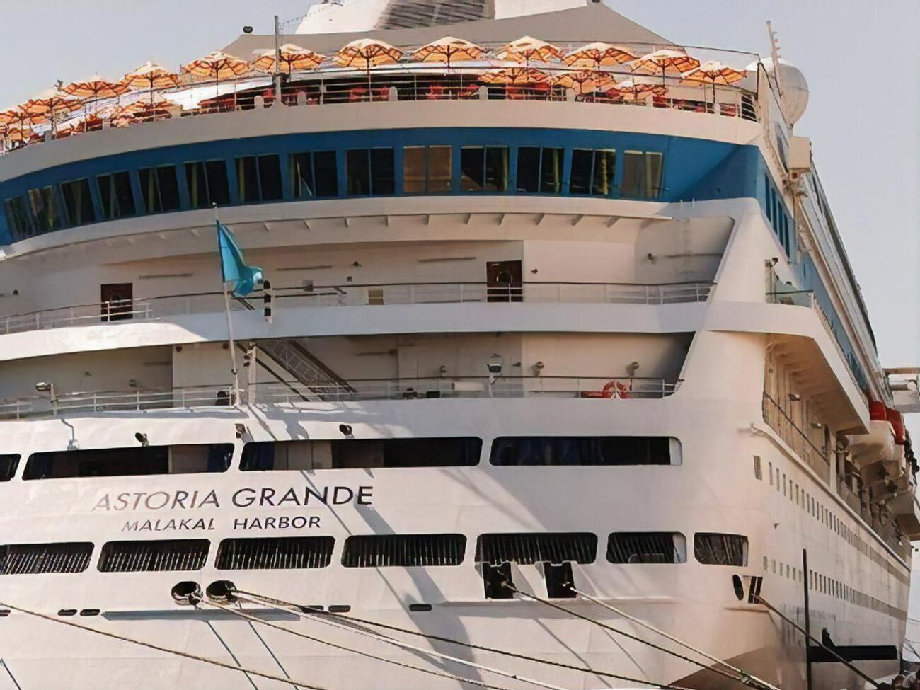 Грузины дважды протестовали против прибытия лайнера с российскими туристами