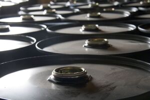 Доходы страны-агрессора России от продажи нефти и газа упали почти в два раза