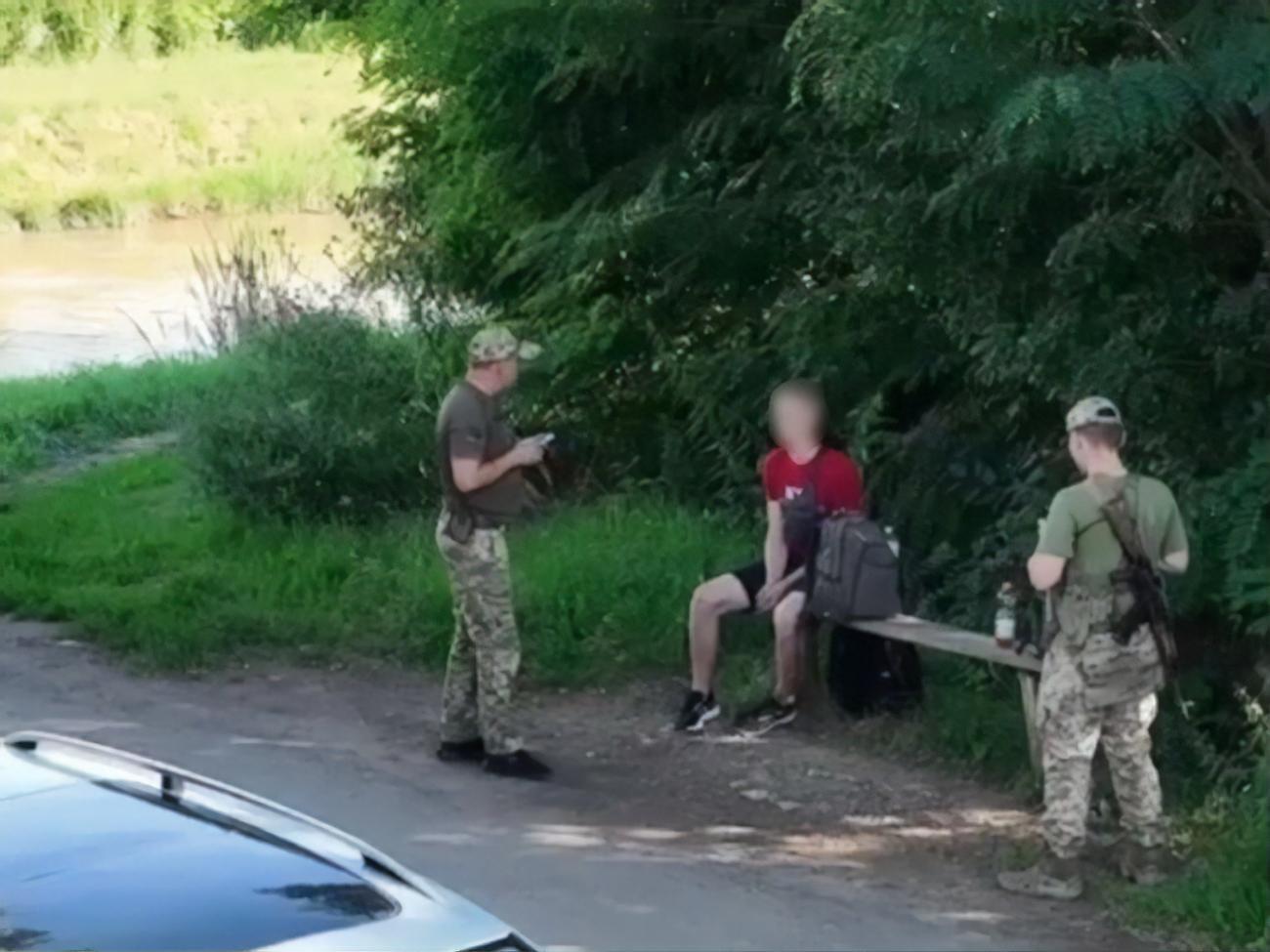 Затриманий чоловік визнав намір незаконно перетнути українсько-словацький кордон, зазначили у ДПСУ