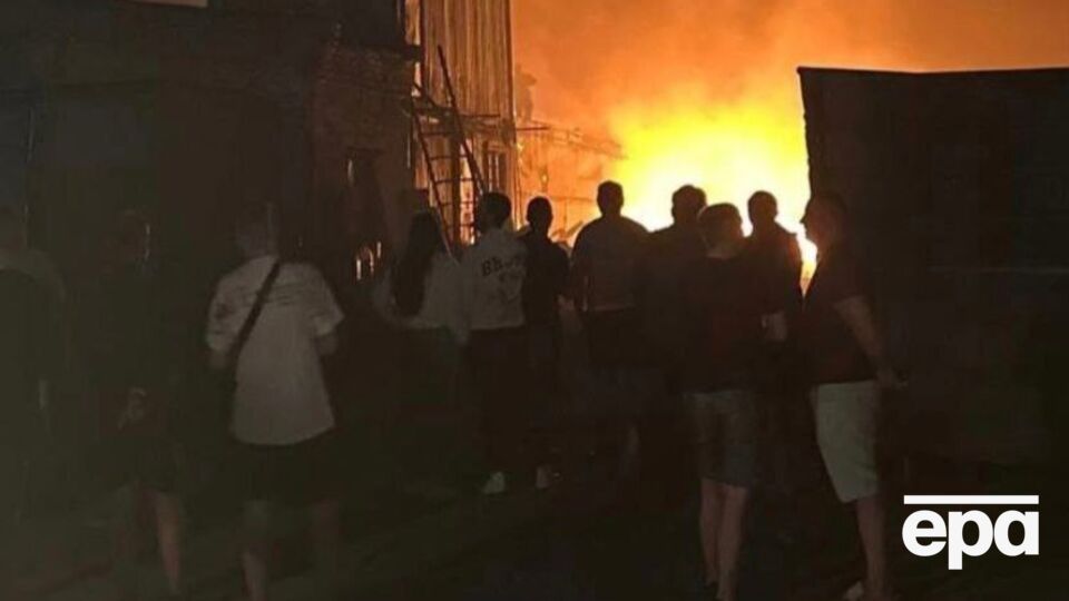 У місті Домодєдово під Москвою почалася сильна пожежа