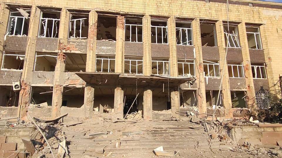 Авіаударом пошкоджено будівлю Куп'янської міськради