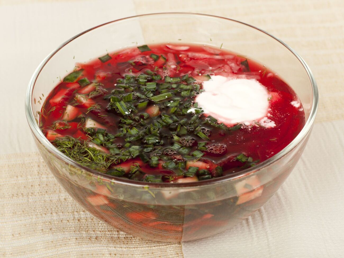 Этот борщ подается холодным