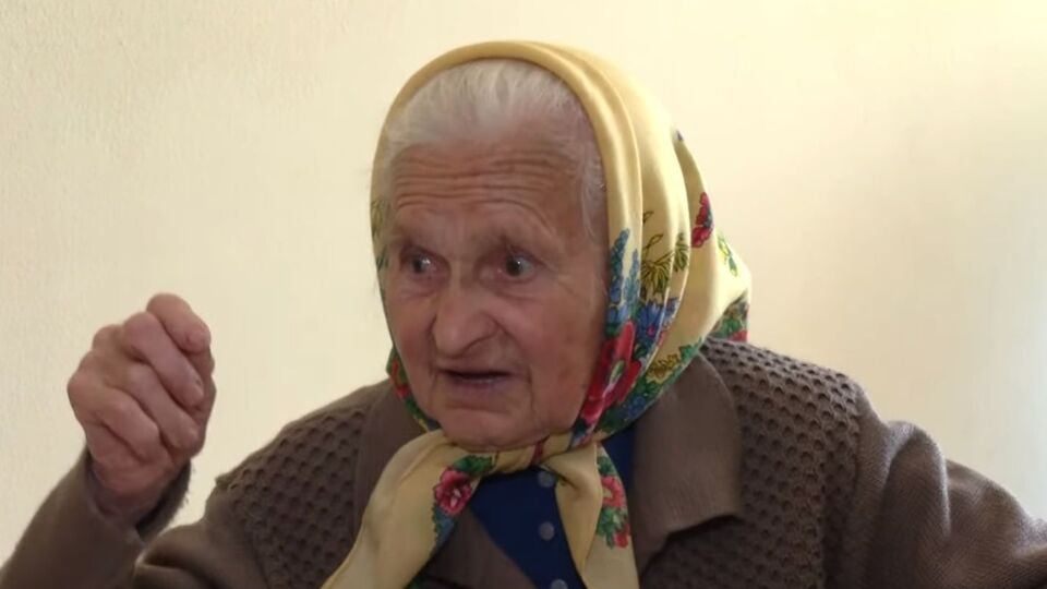 96-летняя женщина хочет навестить внучку за границей