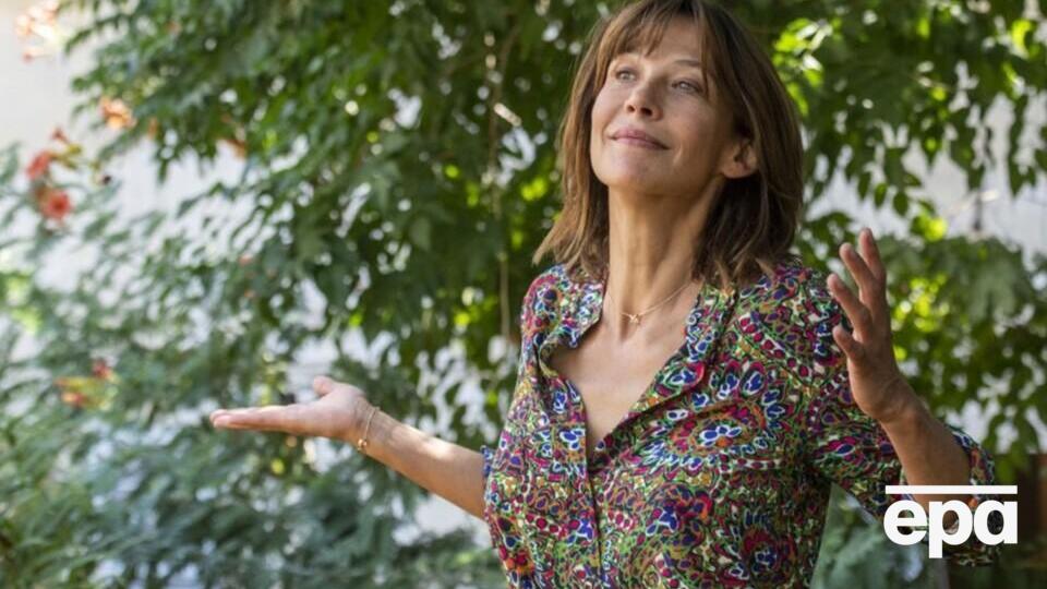 Марсо родилась в 1966 году в Париже