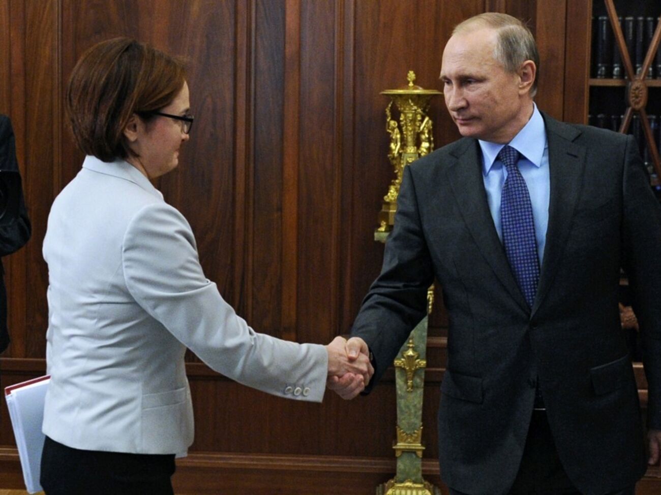 Для Украины очень важно, чтобы Путин сменил руководство Центрального банка на адептов "русского мира", сумасшедших сторонников теории заговоров. Падение рубля может привести к такому подарку