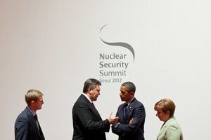 Янукович встретился с Обамой в 2012 году