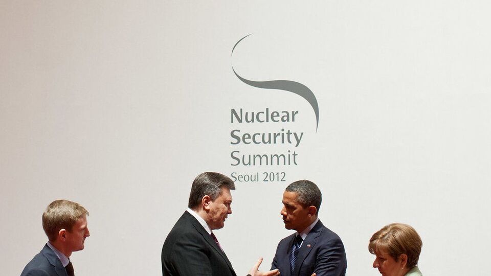 Янукович встретился с Обамой в 2012 году