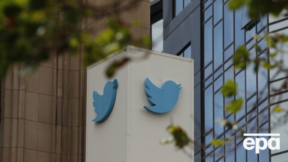 Twitter 24 июля сменила официальный логотип с голубой птички на белую букву X на черном фоне