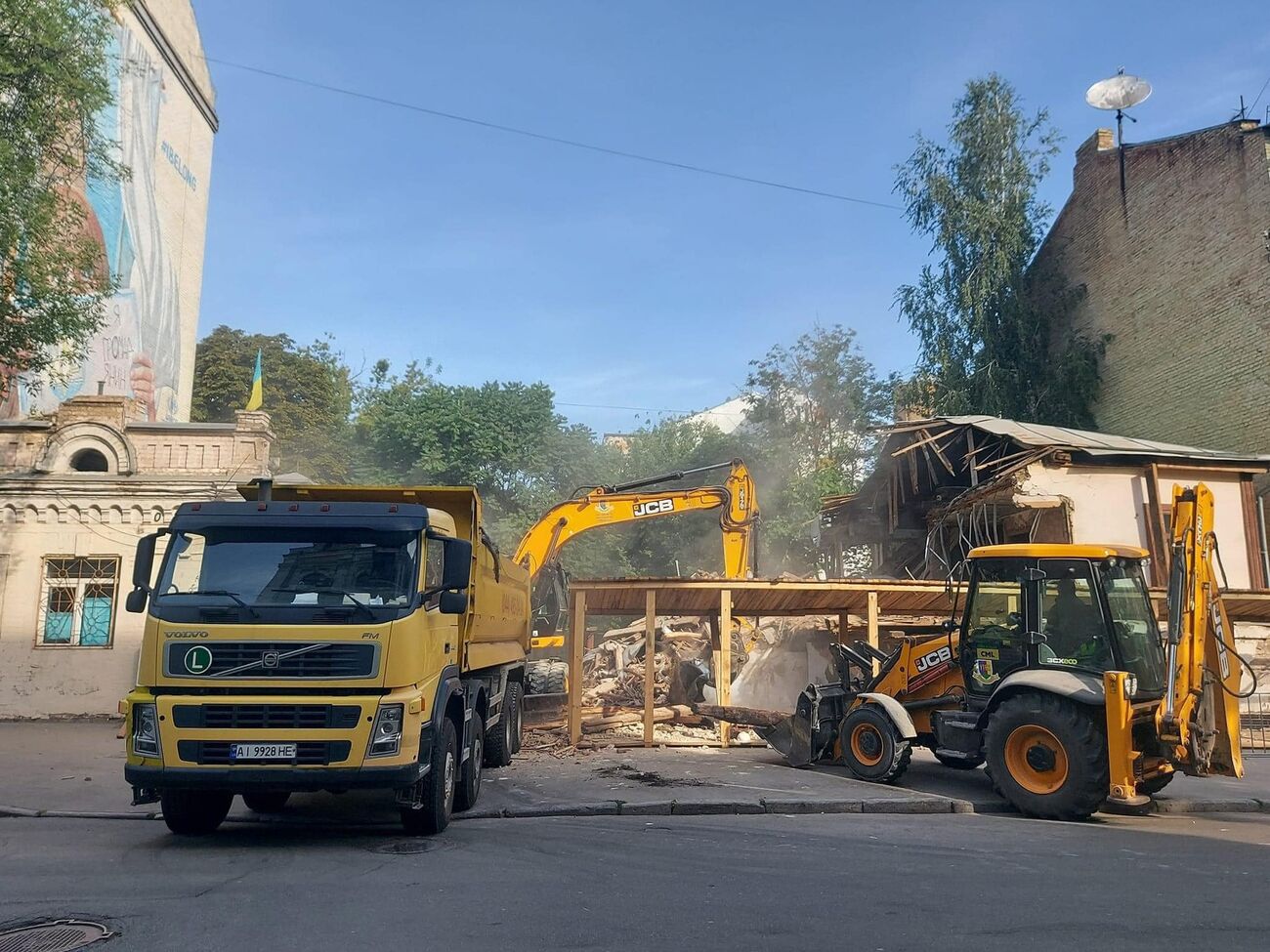 Уранці 10 серпня в Києві було знесено дерев'яний 200-річний будинок на вулиці Ярославській
