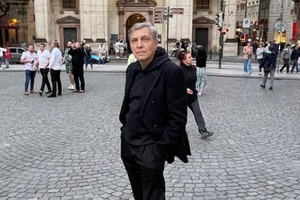 Для публики любое выступление Путина сводится к ожиданию, "когда же он вытащит семечки" и начнет "плеваться шелухой". Разумеется, любые переговоры с Путиным – пустая трата времени