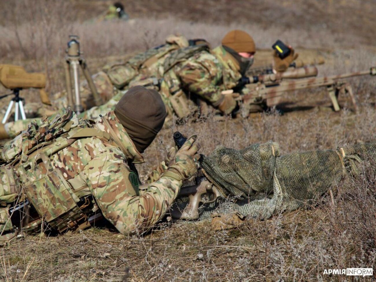 Форменные куртки из "камуфляжных" превратились в "зимние воздухозащитные" и на этом подорожали с $29 до $86 за штуку, утверждают журналисты