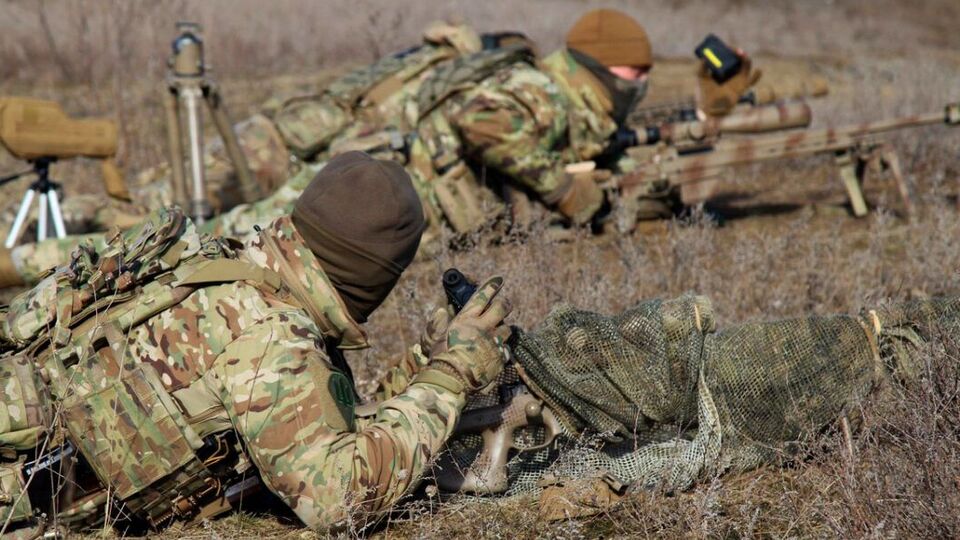 Форменні куртки з "камуфляжних" перетворилися на "зимові повітрозахисні" і на цьому подорожчали із $29 до $86 за штуку, стверджують журналісти