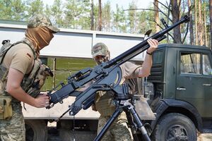 ОККО и "Повернись живим" передали ТрО первую партию оружия, закупленного в рамках проекта "Озброїмо ТрО до зубів"