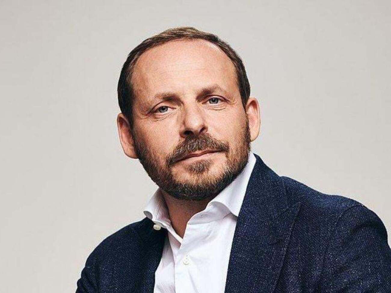 У червні 2022 року Волож потрапив під європейські санкції через російське вторгнення в Україну