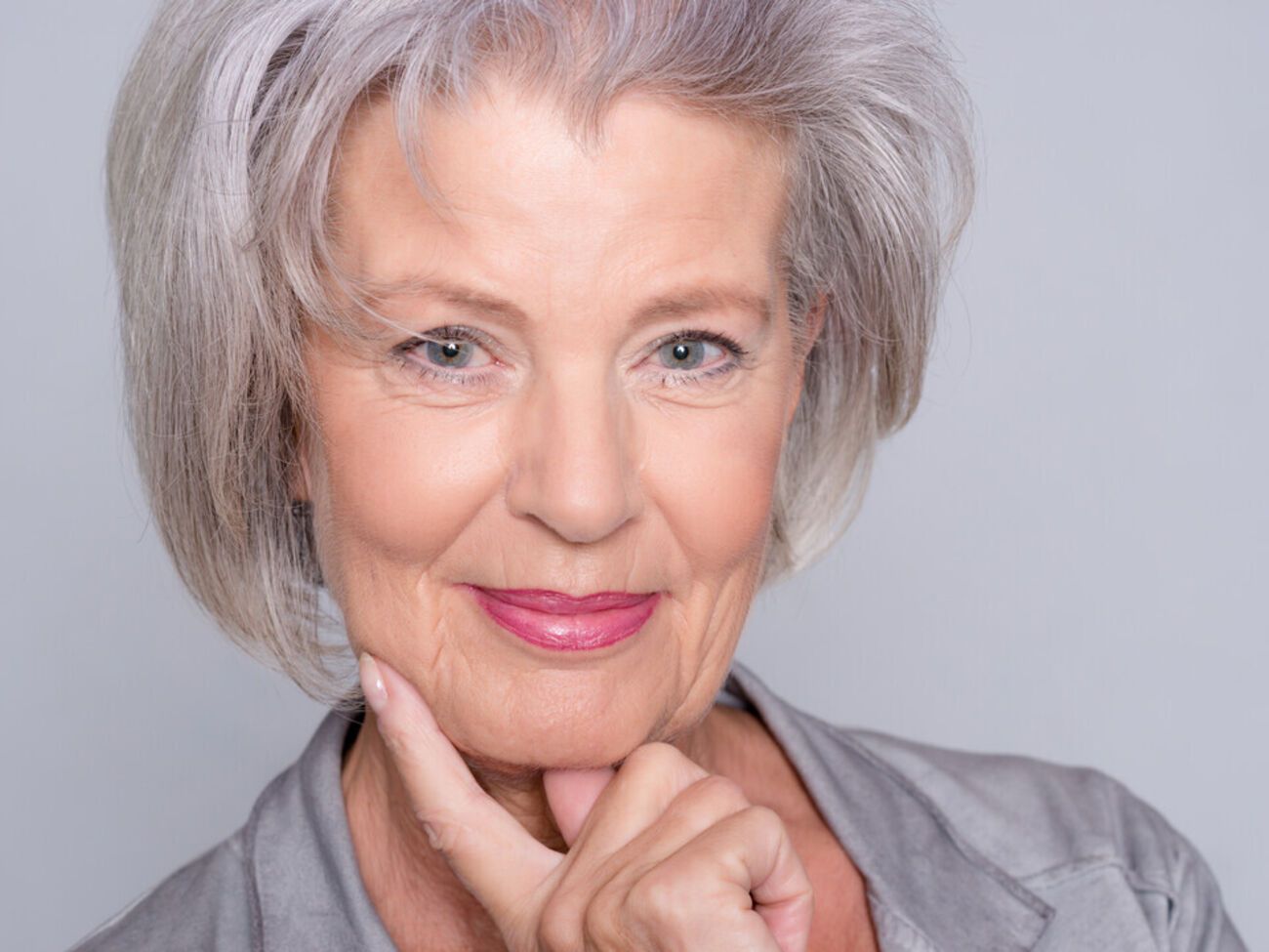 Експерти радять замість фарбування довести сивину до досконалості завдяки тонуванню в домашніх умовах