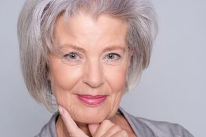 Експерти радять замість фарбування довести сивину до досконалості завдяки тонуванню в домашніх умовах