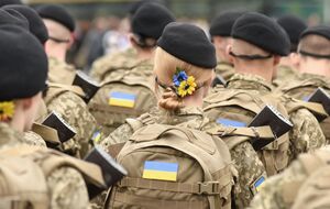 У лавах ЗСУ проходить службу приблизно 42 тис. жінок-військовослужбовиць