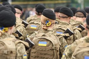 В рядах ВСУ проходит службу около 42 тыс. женщин-военнослужащих